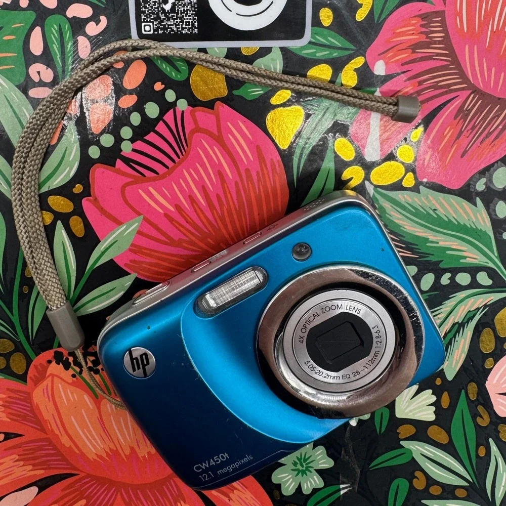 HP CW450t Digital Camera Blue 12.1MP 4x Optical Zoom with 256MB SD Card Strap